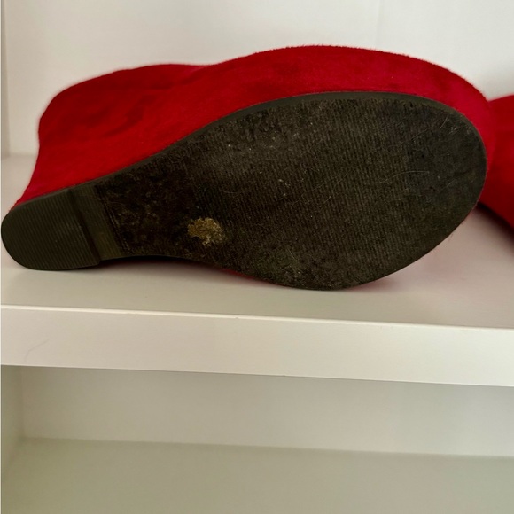 Red Platforms in Faux Sude - Picture 4 of 5